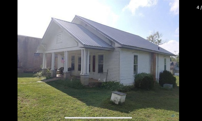 Caplinger Mills House | Cozy family home on 3/4 of an acre - just a short walk from the river