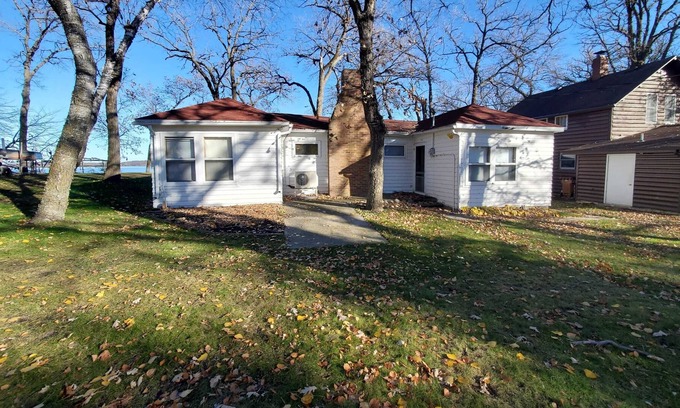 Detroit Lakes Cabin | Cozy Four Bedrooms on Lake Sallie
