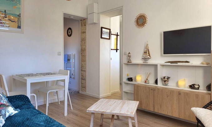 Merville-Franceville-Plage Apartment | Cozy studio with parking, 100m from center, near beach