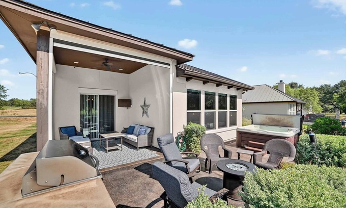 Horseshoe Bay West House | Cozy Getaway w/Hot Tub & Game Room