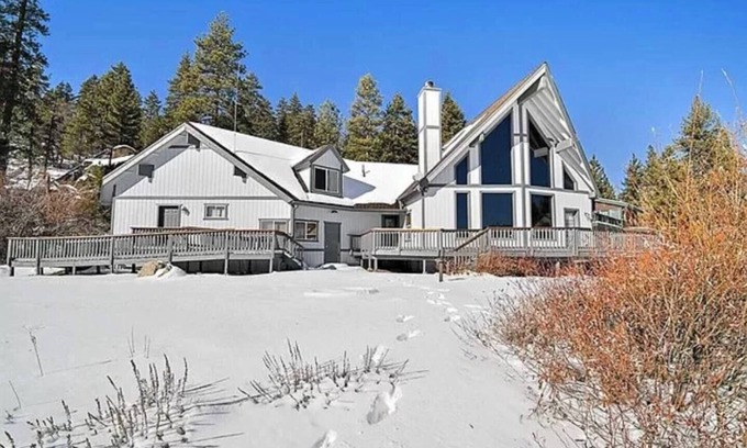 Fawnskin House | Cozy Getaway with Lake View~ Game Room~