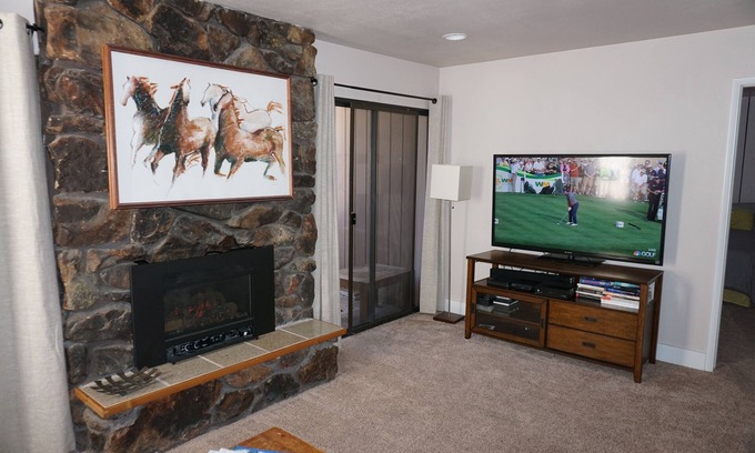 Warm Springs Condo | Cozy Ground Floor Condo at the Base of Warm Springs Lifts in Ketchum