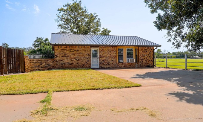 Kamay Other | Cozy Guesthouse Retreat with Private Yard and Pool, Horse & Pet Friendly