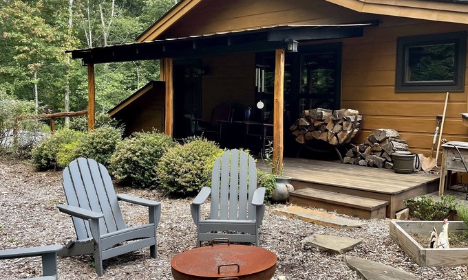 Clayton Cabin | Cozy guesthouse with beautiful Mountain View near the Tallulah River.