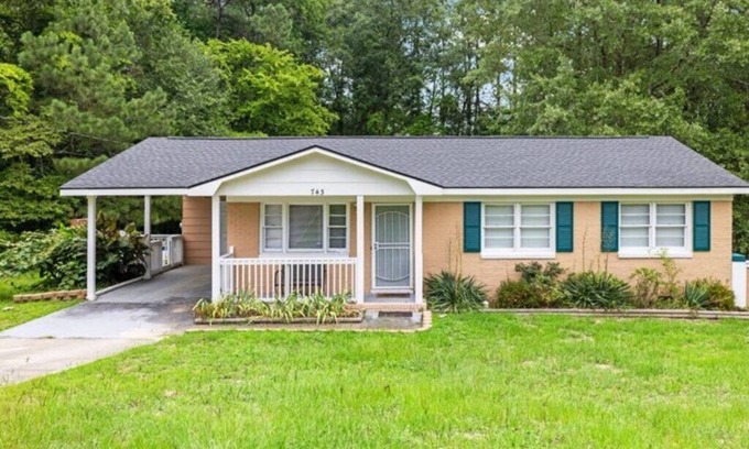 Terry Sanford House | Cozy Haven Escape - Near Fort Liberty