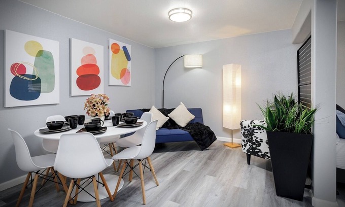 Gresham Apartment | Cozy Hip Suite - Games Fire Pit Decks Lush Forest