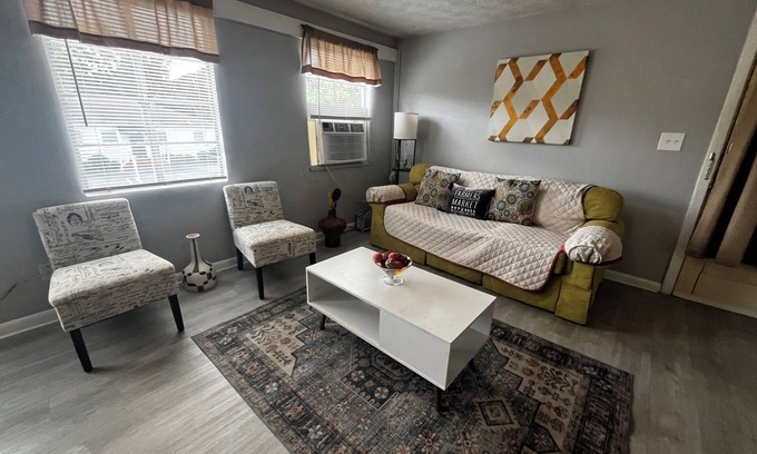 Valdosta Apartment | Cozy Historic 1-bedroom apartment in Valdosta near SGMC, VSU, and Moody.