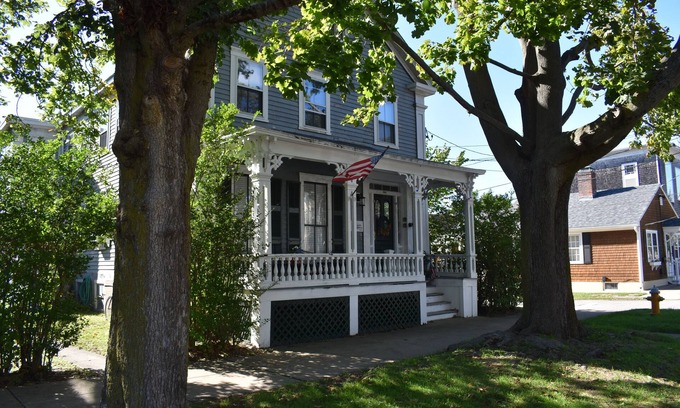 Bristol Apartment | Cozy, historic home, 1 BR located 2 blocks from downtown Bristol RI