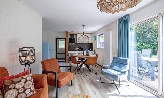 Den Burg House | Cozy holiday home in Den Burg with hot tub