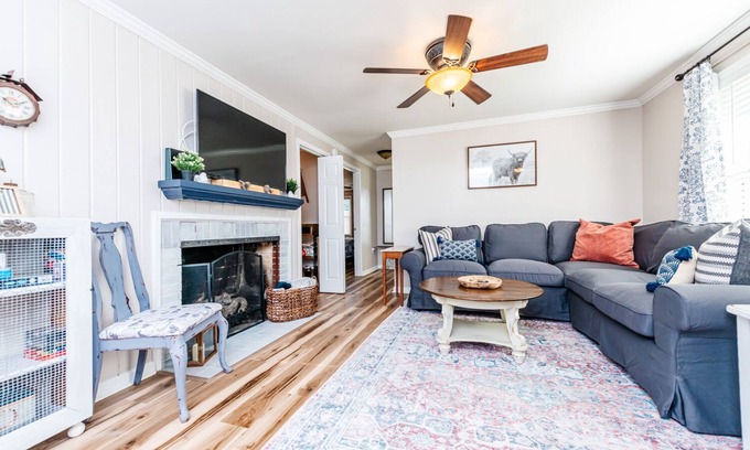 Perry House | Cozy home 2 min to Fairgrounds w/Trailer parking