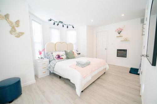 Washington House | Cozy Home Driveway Parking Close to Metro!