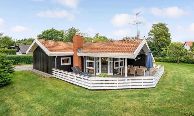 Hejlsminde Strand House | Cozy home in Hejls with sauna