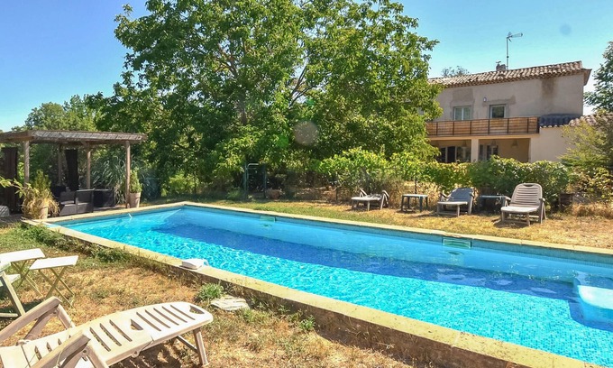 La Tour-d'Aigues House | Cozy home in La Tour-d'Aigues with swimming pool