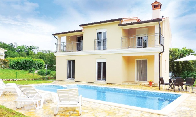 Topid House | Cozy home in Labin with WiFi