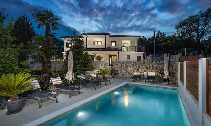 Pobri House | Cozy home in Pobri with sauna