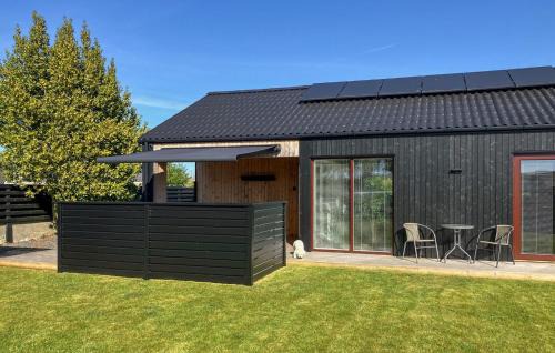 Tranebjerg House | Cozy Home In Samsø With Kitchen