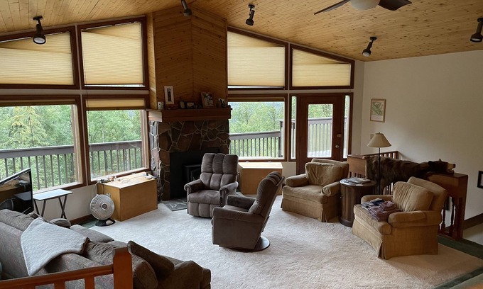 Eagle River House | Cozy home in the wilderness with beautiful mountain views