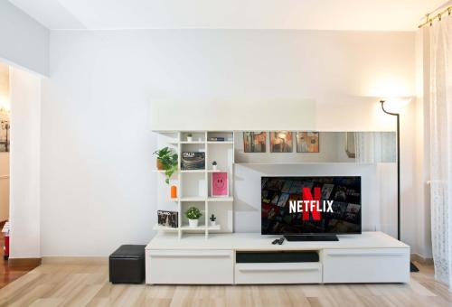 Gorla Apartment | Cozy Home Milano 5 posti letto - 15 minuti dal Duomo - Metro M1 a 4 minuti - AC - Wifi - Netflix