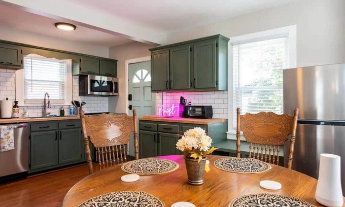 Schnitzelburg House | Cozy Home | Prime Location Near Churchill Downs!