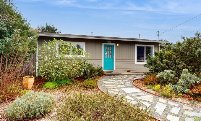 McKinleyville House | Cozy Home w/Large Yard, Free WiFi, & Private Hot Tub - Close To Bluffs & Trail