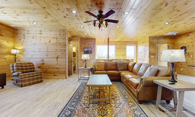 Sevierville House | Cozy home with lake views, free attraction tickets, games and streaming TV's