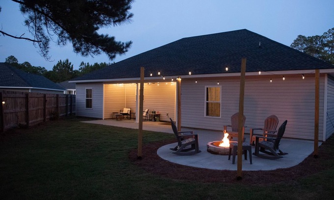 Pembroke House | Cozy Home with Peaceful Patio
