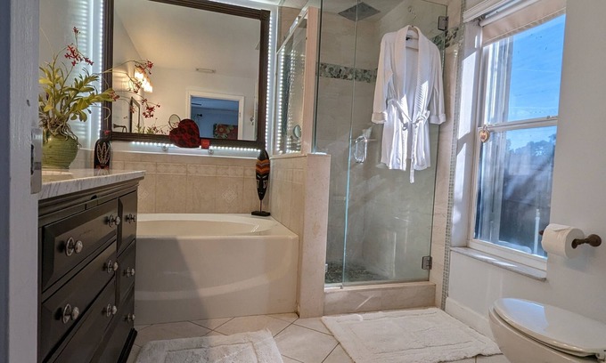 Port Saint Lucie Apartment | Cozy Honey Room Perfect Comfort with Wi-Fi & Free Parking