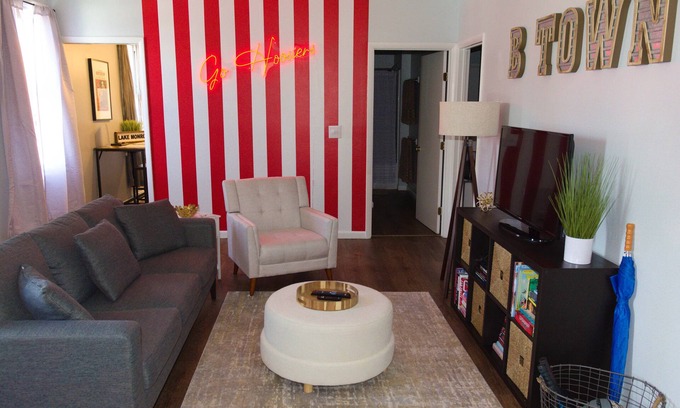 Bloomington House | Cozy-Hoosier themed bungalow-Walk to best city parks and Downtown.