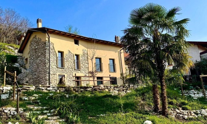 Caravate House | Cozy house in nature a few kilometers from the wonders of Lake Maggiore