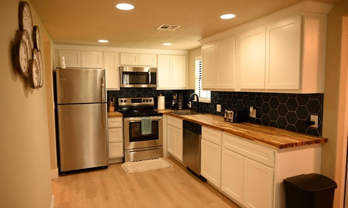 Eufaula House | Cozy house in quiet area of Eufaula, 1 block to lakeshore, completely renovated!