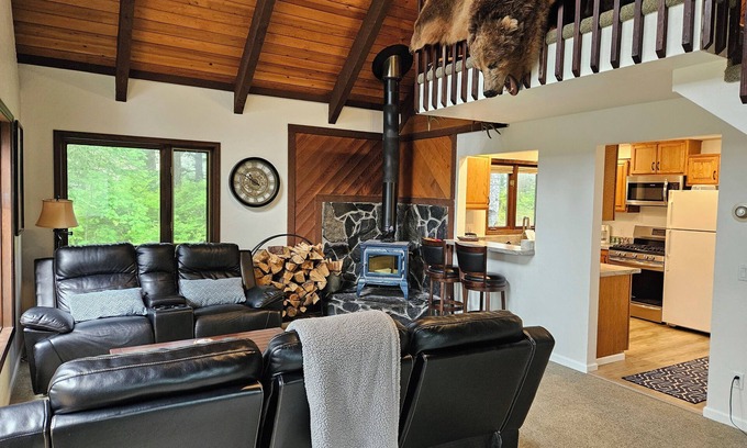Kodiak Cabin | Cozy Island Lake Cabin in Kodiak
