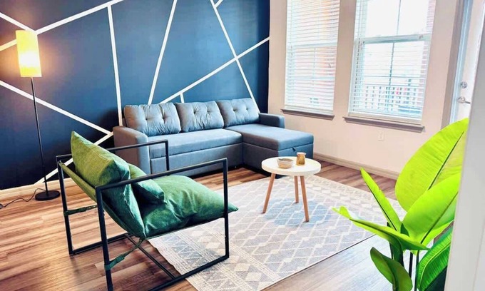 Kissimmee Apartment | Cozy King Bed, Pet-Friendly, 15 Min to Disney