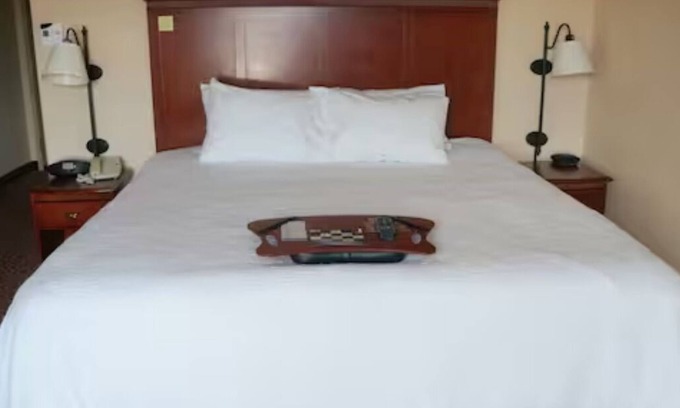 Kingman Hotel | Cozy Kingman Retreat: Free Hot Breakfast & Indoor Pool | Near Kingman Airport