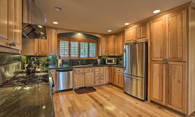 Blue Jay Cabin | Cozy Lake Arrowhead Cabin < 2 Mi to Blue Jay Bay!