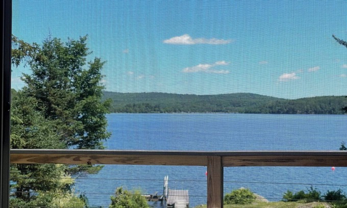 Dexter Cabin | Cozy lake house in the hear of Maine