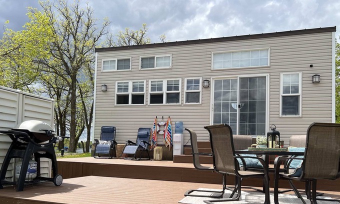 Bottineau Cabin | Cozy Lakefront Getaway on Lake Metigoshe