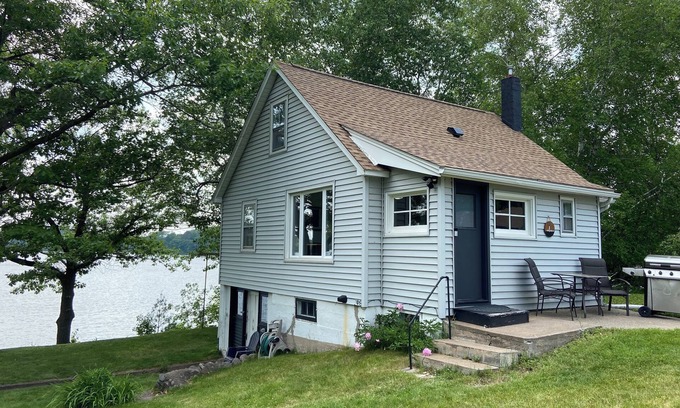 Aitkin House | Cozy Lakefront Getaway on Long Lake