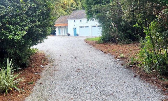 Summerville Historic District House | Cozy Loblolly Loft in charming Summerville