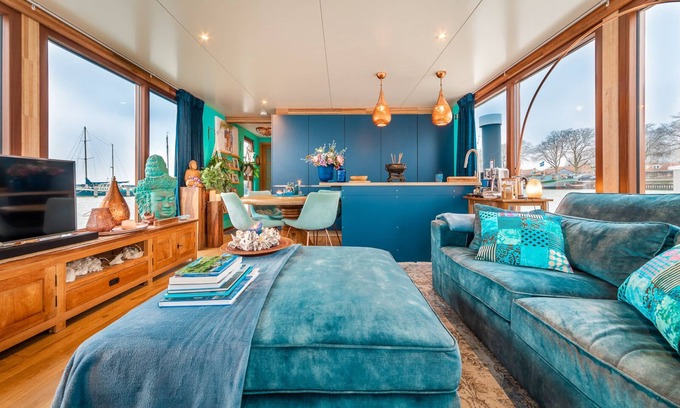 Zeewolde Cabin | Cozy Lodge Retreat close to Amsterdam on the Vecht