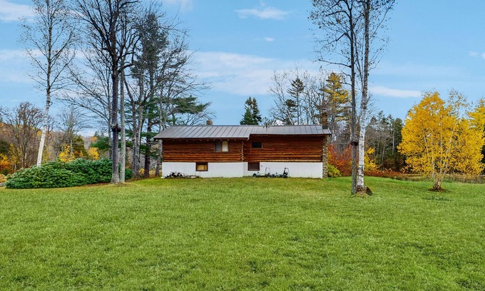 Weston Cabin | Cozy log cabin w/wood-burning fireplace, balcony, close to recreation, pond