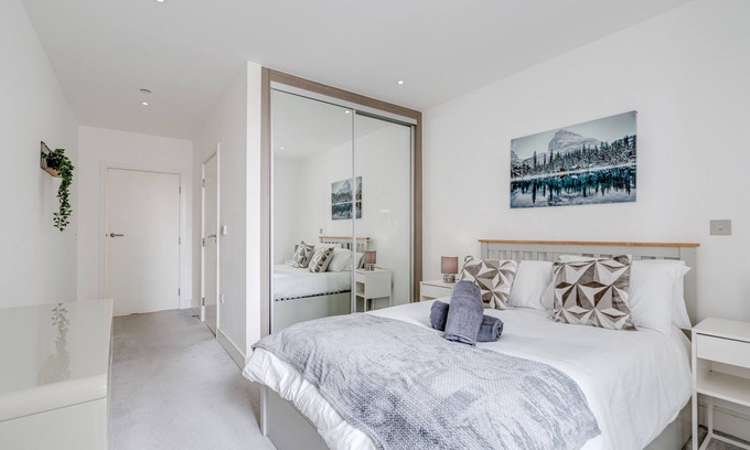 St. Mary's Park Apartment | Cozy London Apartment with 2 Bedrooms