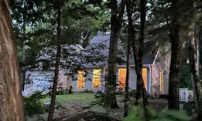 Rome House | Cozy Long Pond Cottage: private mooring & shared dock