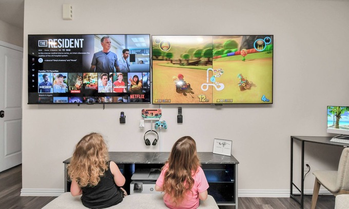 Greater East End House | Cozy Luxury Home, Games, King Bed, Sleeps 12