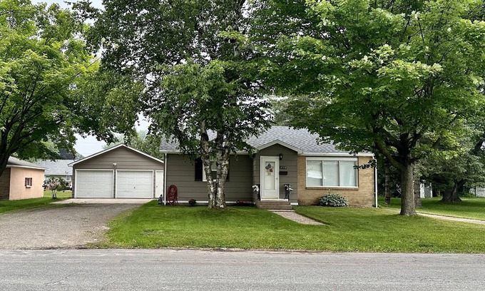 Menominee House | Cozy Menominee Home