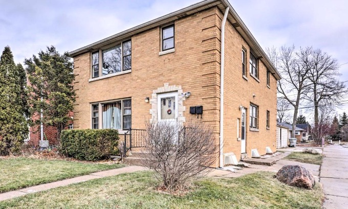Glendale House | Cozy Milwaukee Home 3 Mi to Whitefish Bay!