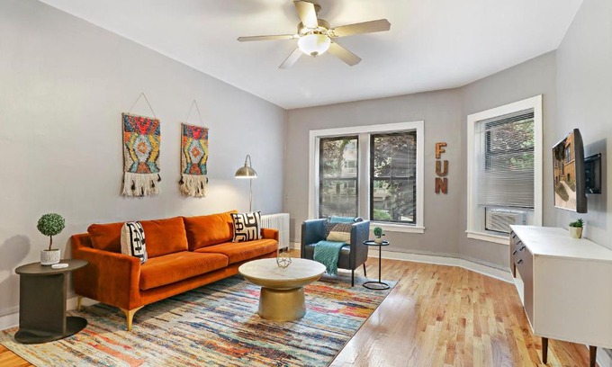 Lake View East Apartment | Cozy Modern 1BR Apt, 10-min Walk to Wrigley Field - Stratford 1E 3E rep