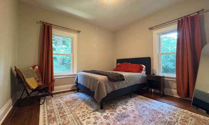 Westwood House | Cozy Modern 2 Bedroom House Near Downtown Cincinnati in Historic Westwood