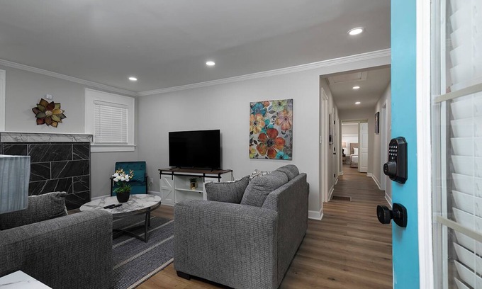 Atlanta House | Cozy Modern Home in Atlanta