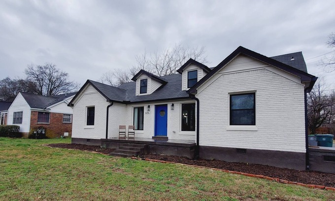 Lenox House | Cozy modern home in Midtown with amenities! UofM liberty bowl & CBU in 1 minute