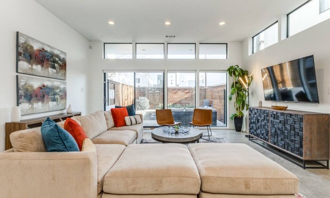 Old East Dallas House | Cozy Modern Home + Private Pool + Central Dallas Location